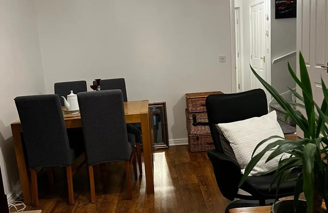 Room Only- Option Of The Entire House If Available - Private Property In Quiet Estate-1
