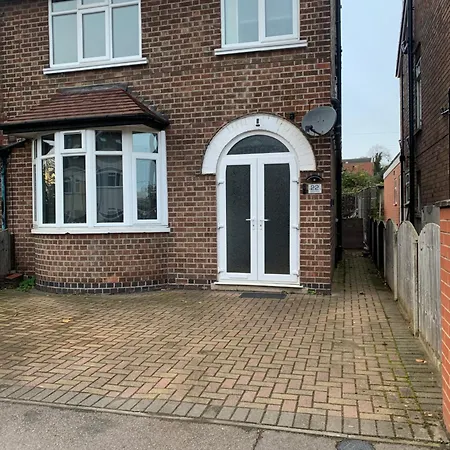 Spacious 5Br House Sleeps 10-3